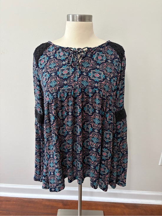Hollister Tops - Hollister Navy Floral Tie-Front Crochet Accents Top Sz S Boho Peasant Whimsygoth